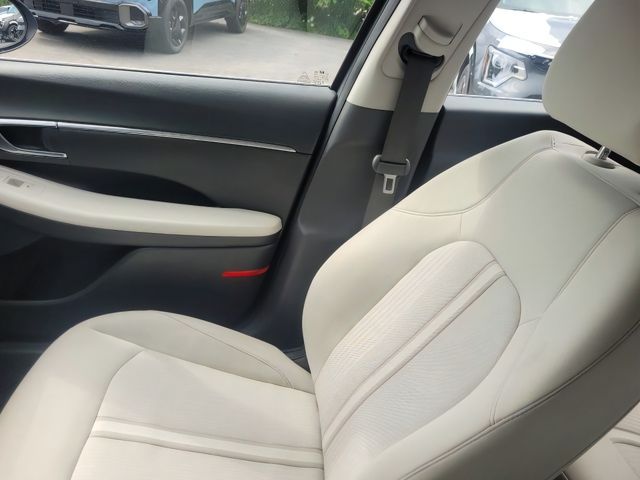 Additional photo of vehicle.