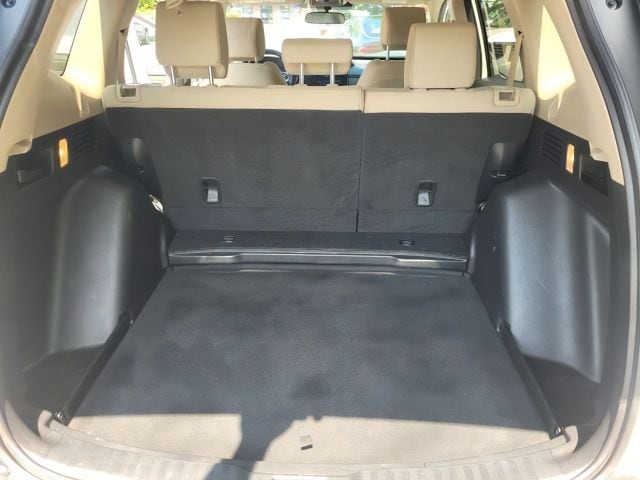 Additional photo of vehicle.