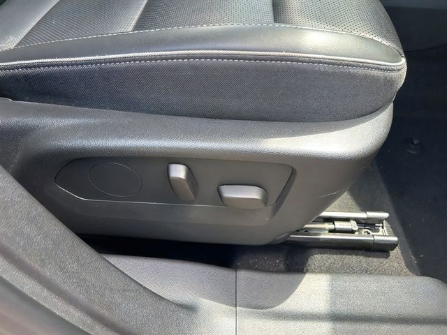 Additional photo of vehicle.
