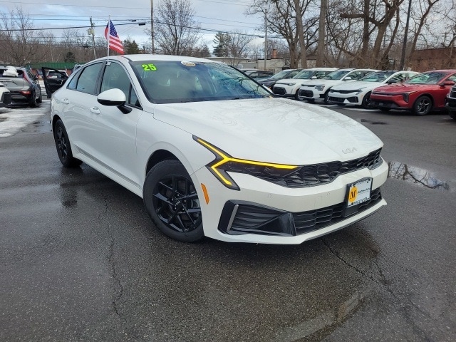 2025 Kia K5 LXS's photo