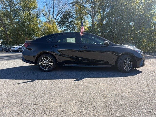 2023 Kia Forte GT-Line photo 2
