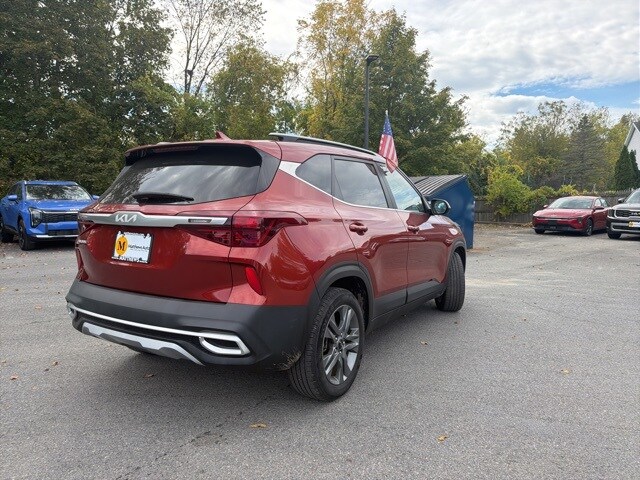 2023 Kia Seltos S photo 2