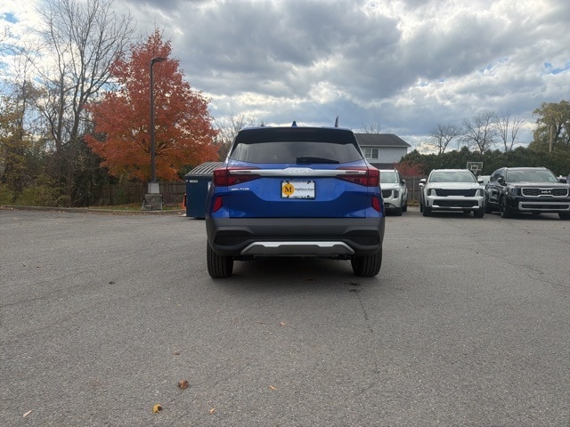 2023 Kia Seltos LX photo 2