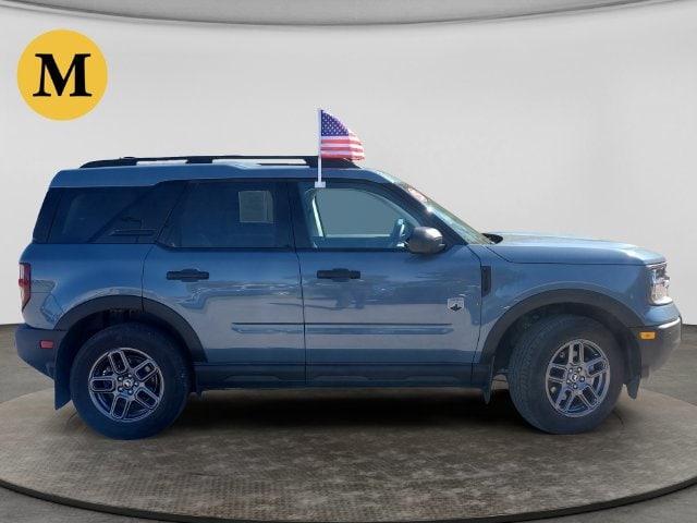 Additional photo of vehicle.