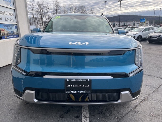 Additional photo of vehicle.