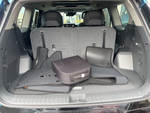 Additional photo of vehicle.