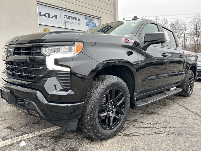 Used 2022 Chevrolet Silverado 1500 RST with VIN 1GCUDEET7NZ599259 for sale in Vestal, NY