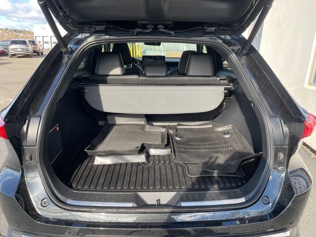 Additional photo of vehicle.