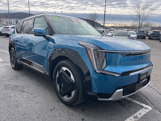 Additional photo of vehicle.