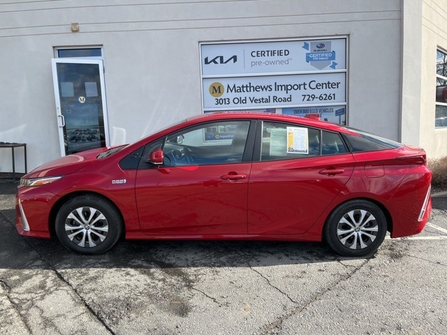 Used 2022 Toyota Prius Prime LE with VIN JTDKAMFP0N3203946 for sale in Vestal, NY