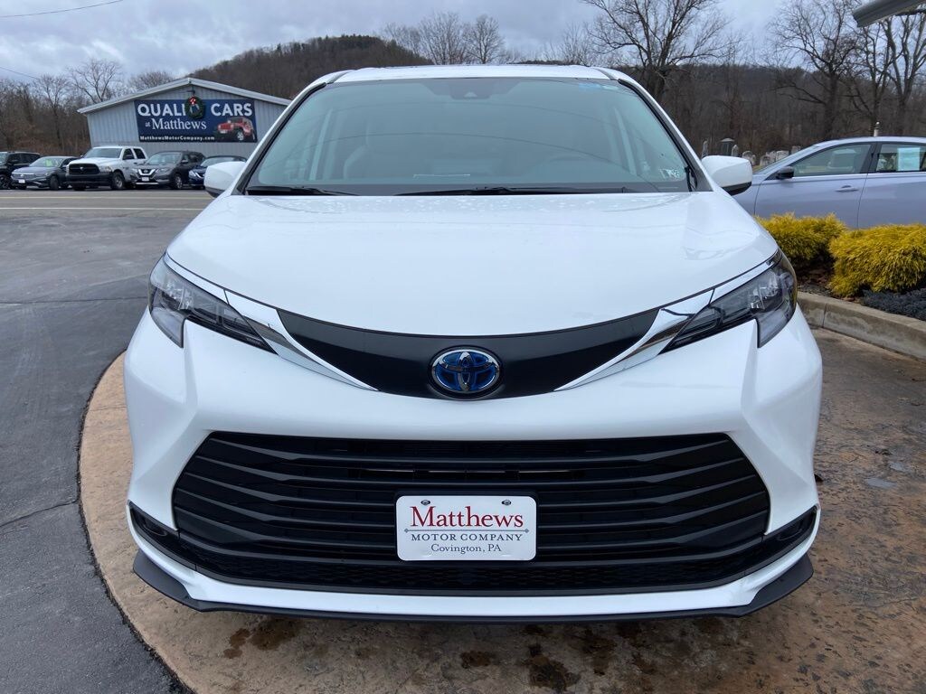 Used 2024 Toyota Sienna LE Van Passenger Van