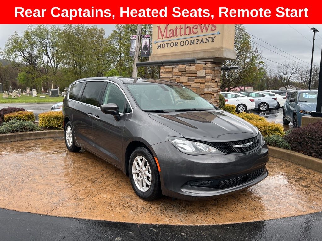 2022 Chrysler Voyager LX's photo