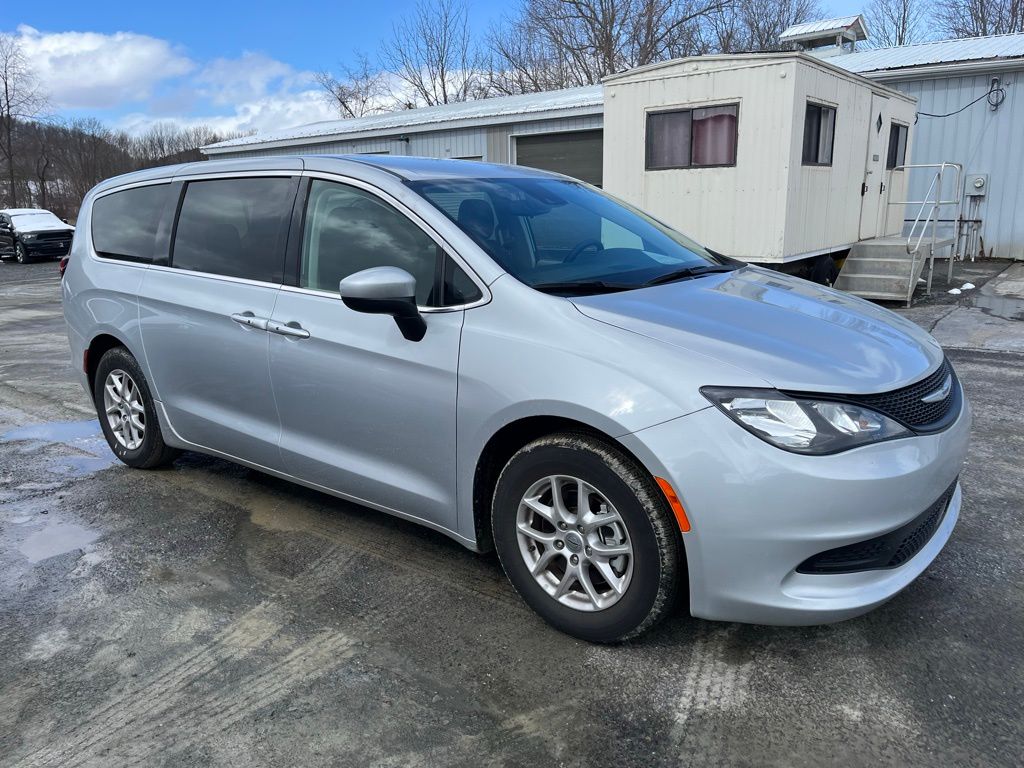 2023 Chrysler Voyager LX