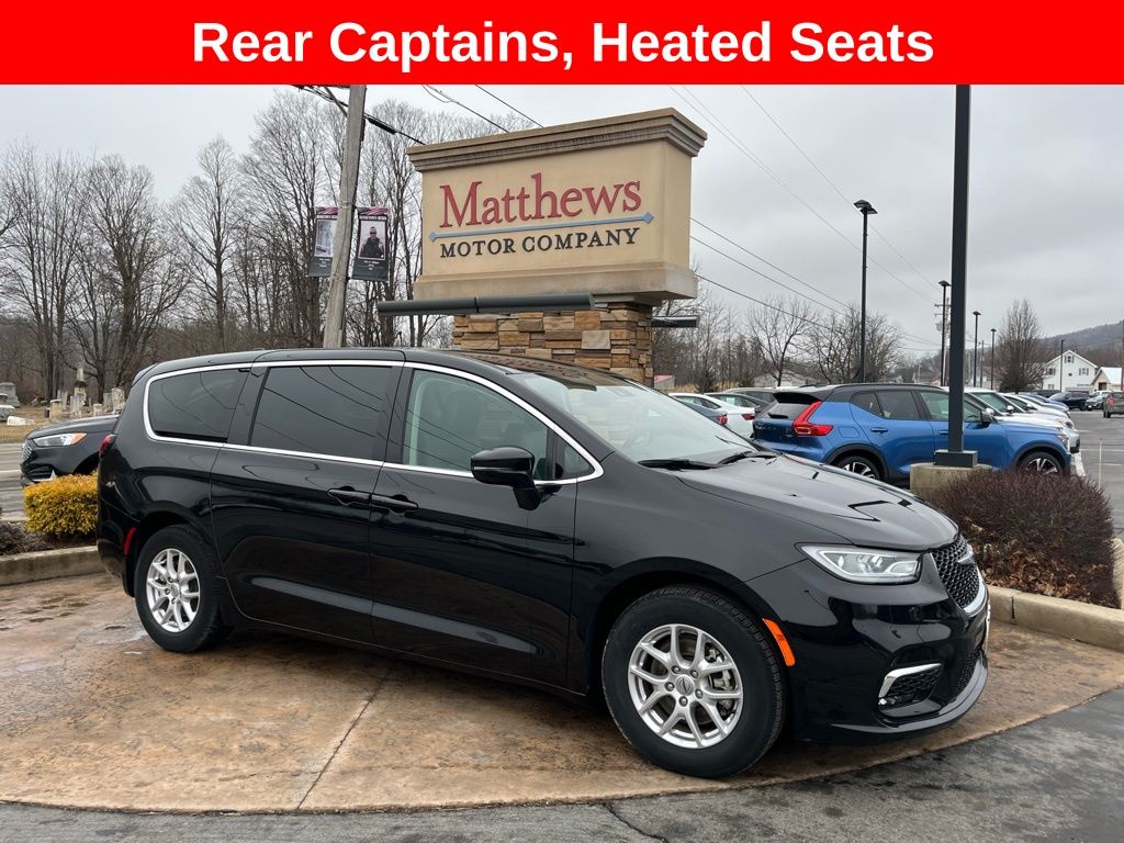 2024 Chrysler Pacifica Touring L's photo