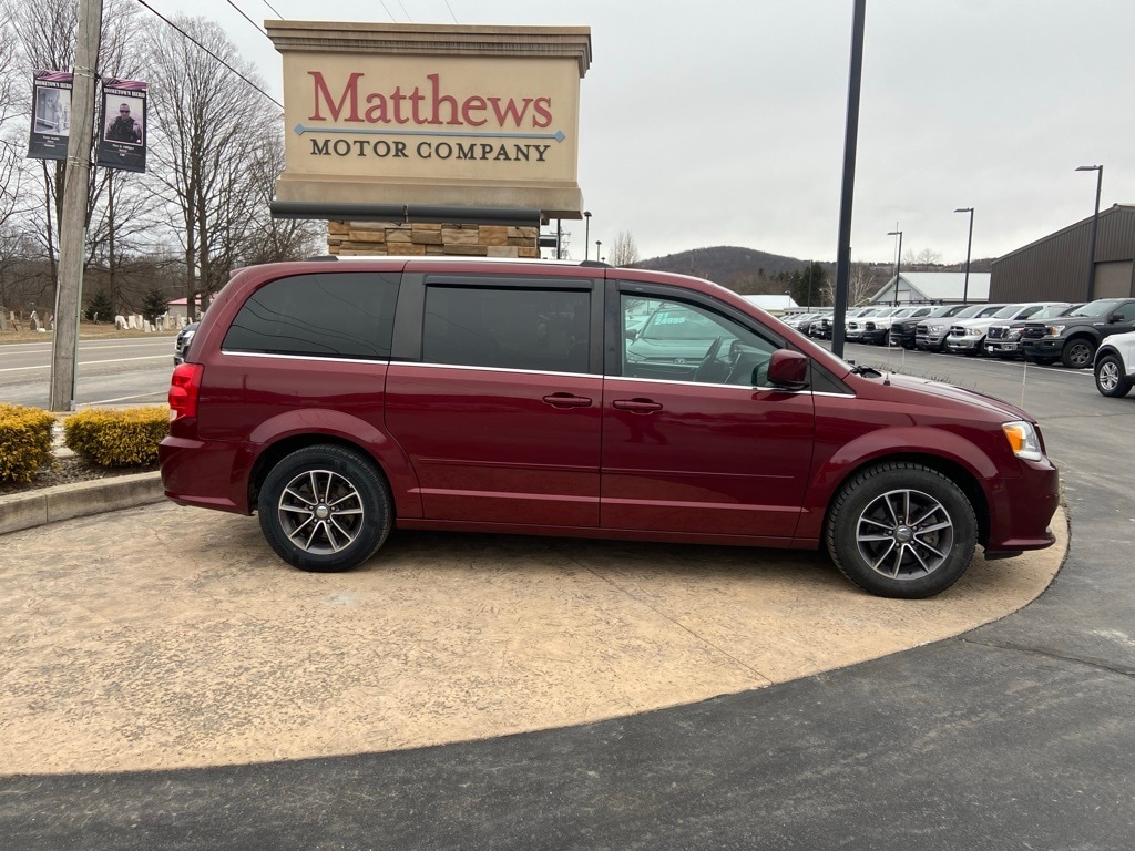 Used 2017 Dodge Grand Caravan SXT Van