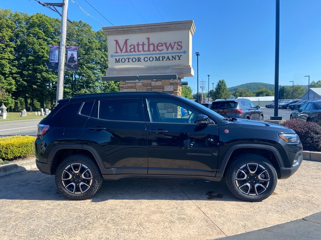 2024 Jeep Compass Trailhawk photo 4