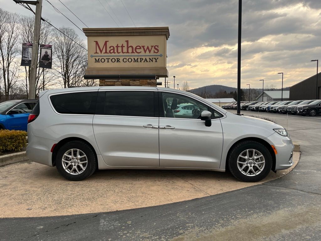Used 2023 Chrysler Pacifica Touring L Van Passenger Van