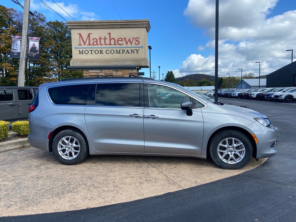 2021 Chrysler Voyager LXi photo 4