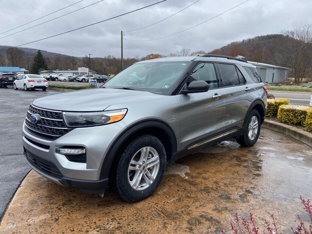 2024 Ford Explorer XLT photo 2