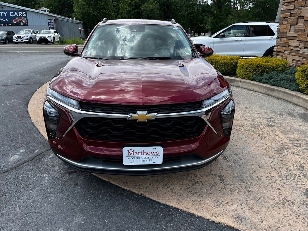 Used 2025 Chevrolet Trax LT SUV