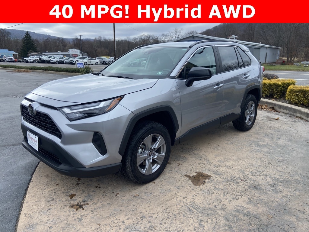 2025 Toyota RAV4 LE's photo