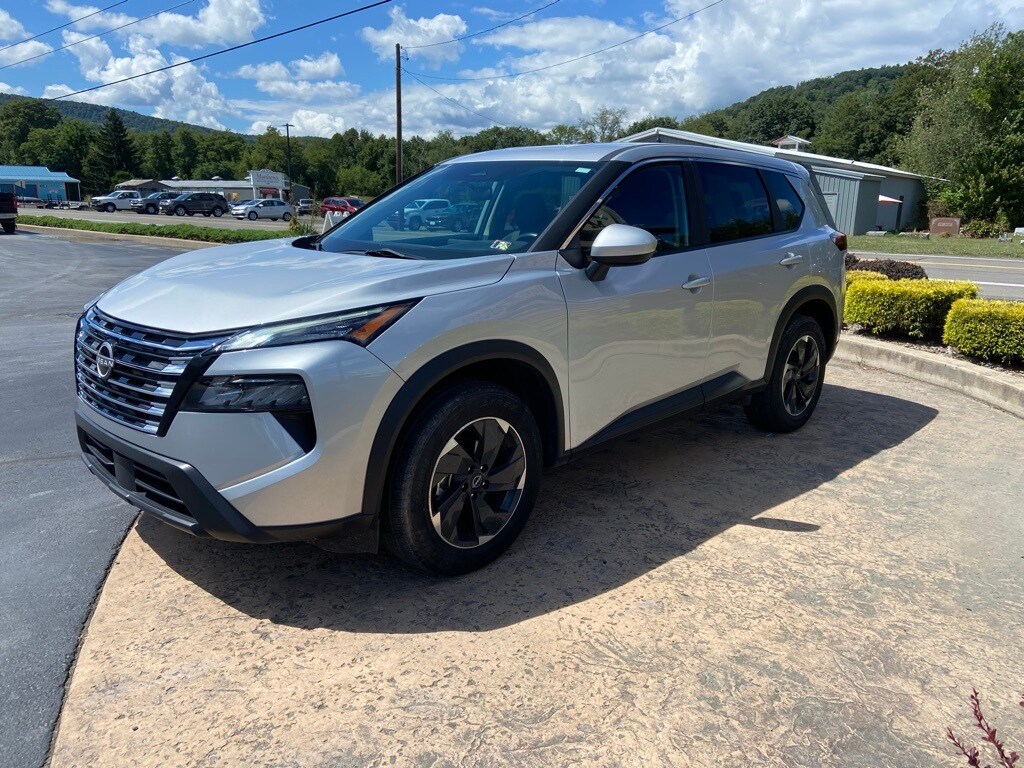 2024 Nissan Rogue SV photo 2