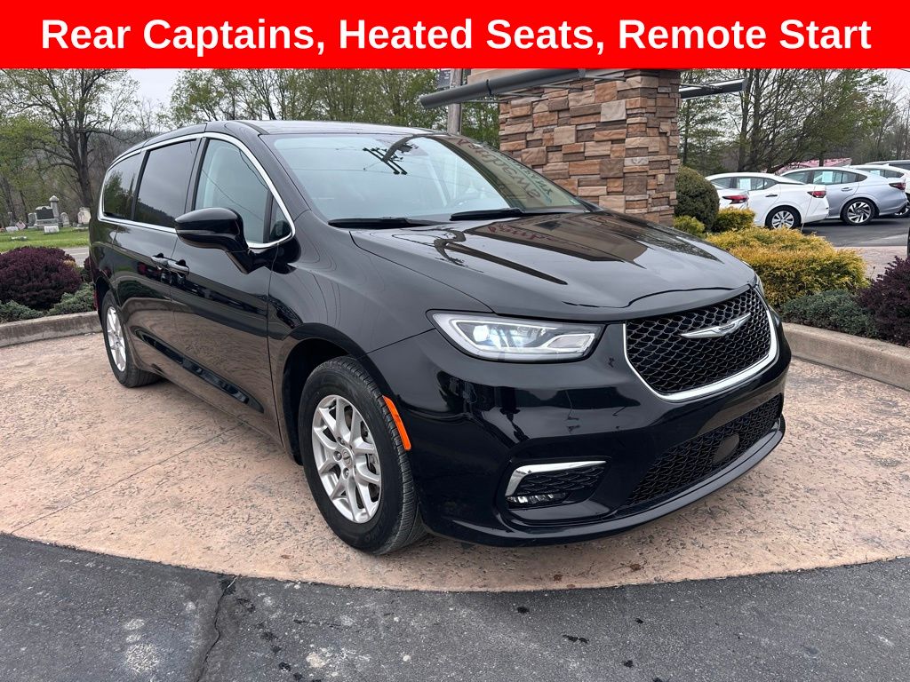 2024 Chrysler Pacifica Touring L's photo