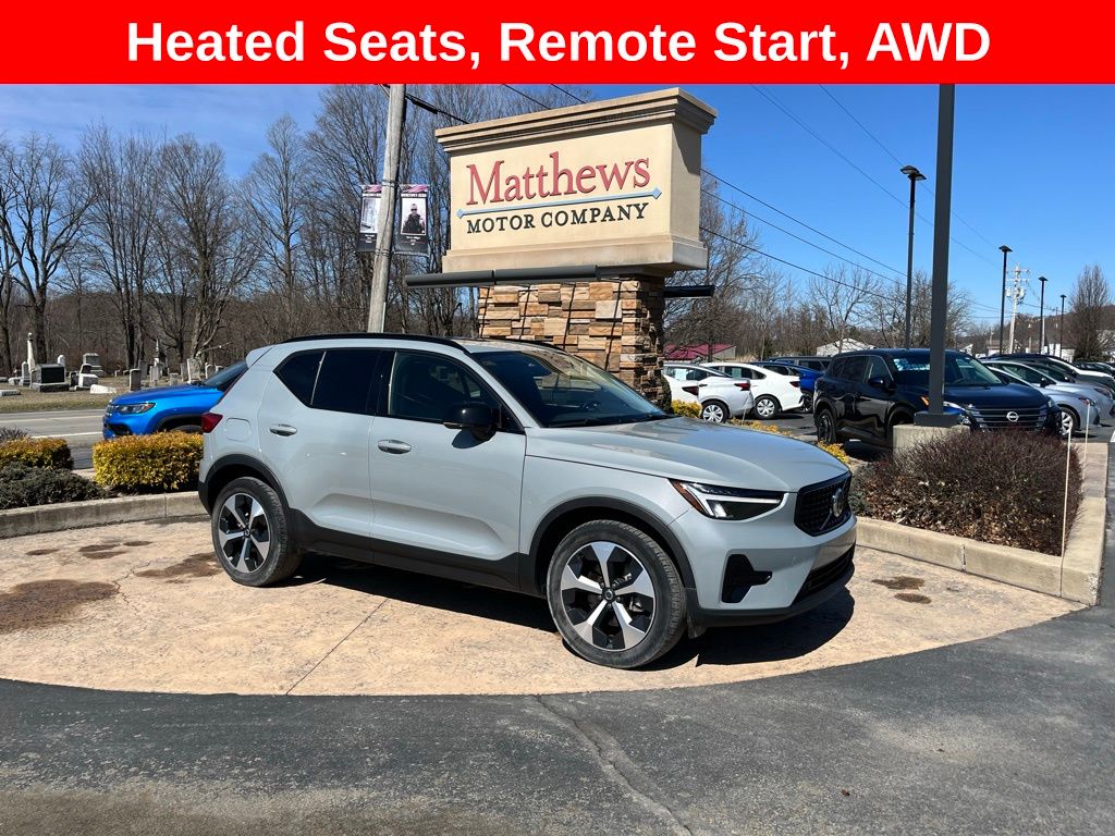 2024 Volvo XC40 B5 Core Dark AWD's photo