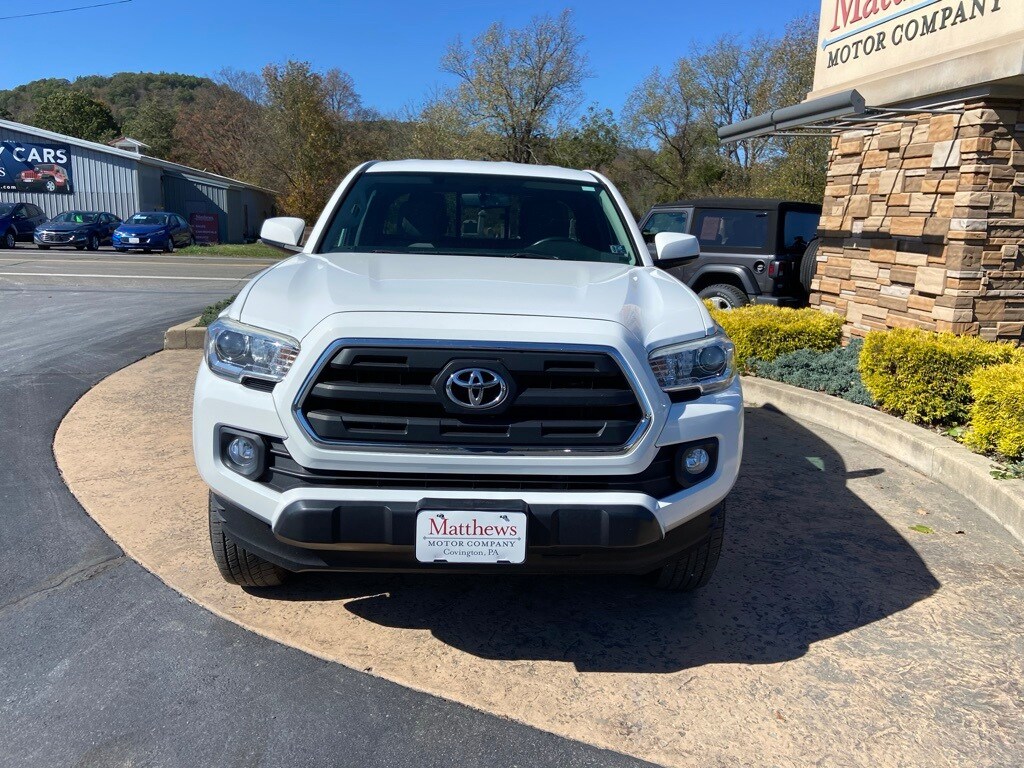 2017 Toyota Tacoma SR5 photo 2