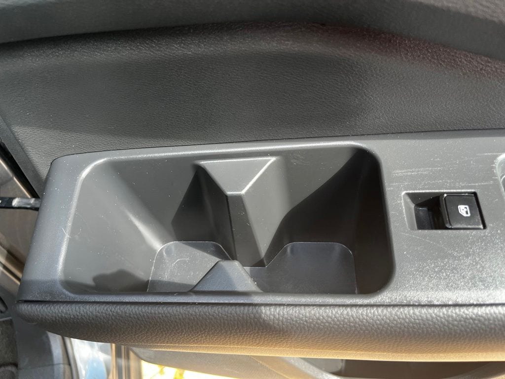 2025 Nissan Pathfinder SV - Photo 32
