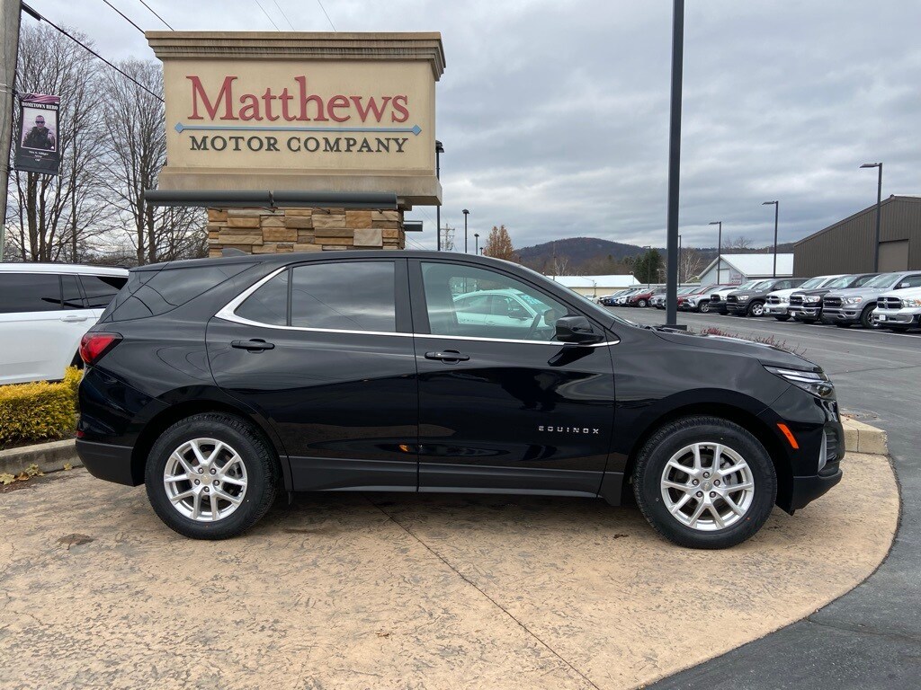 2022 Chevrolet Equinox LT photo 2