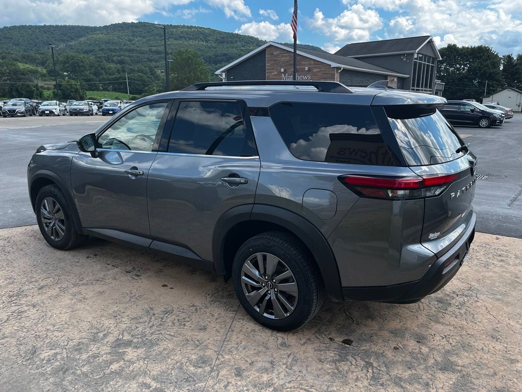 2025 Nissan Pathfinder SV - Photo 7
