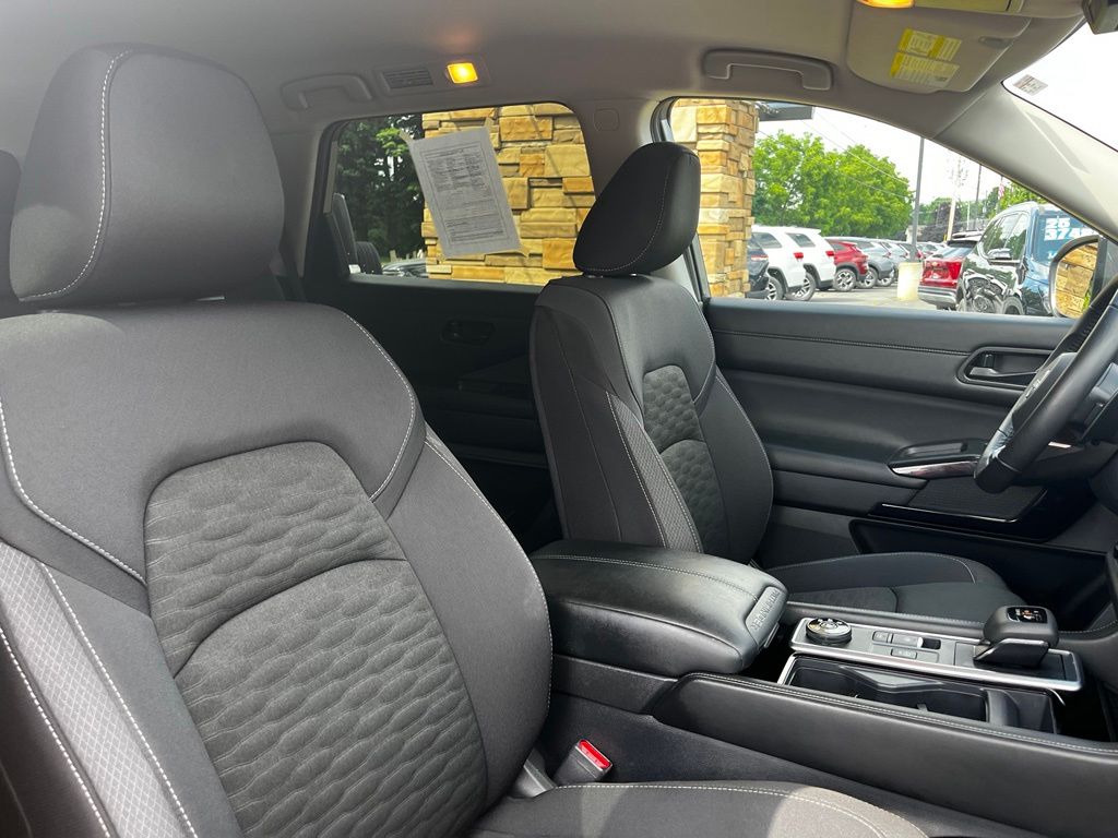 2025 Nissan Pathfinder SV - Photo 33