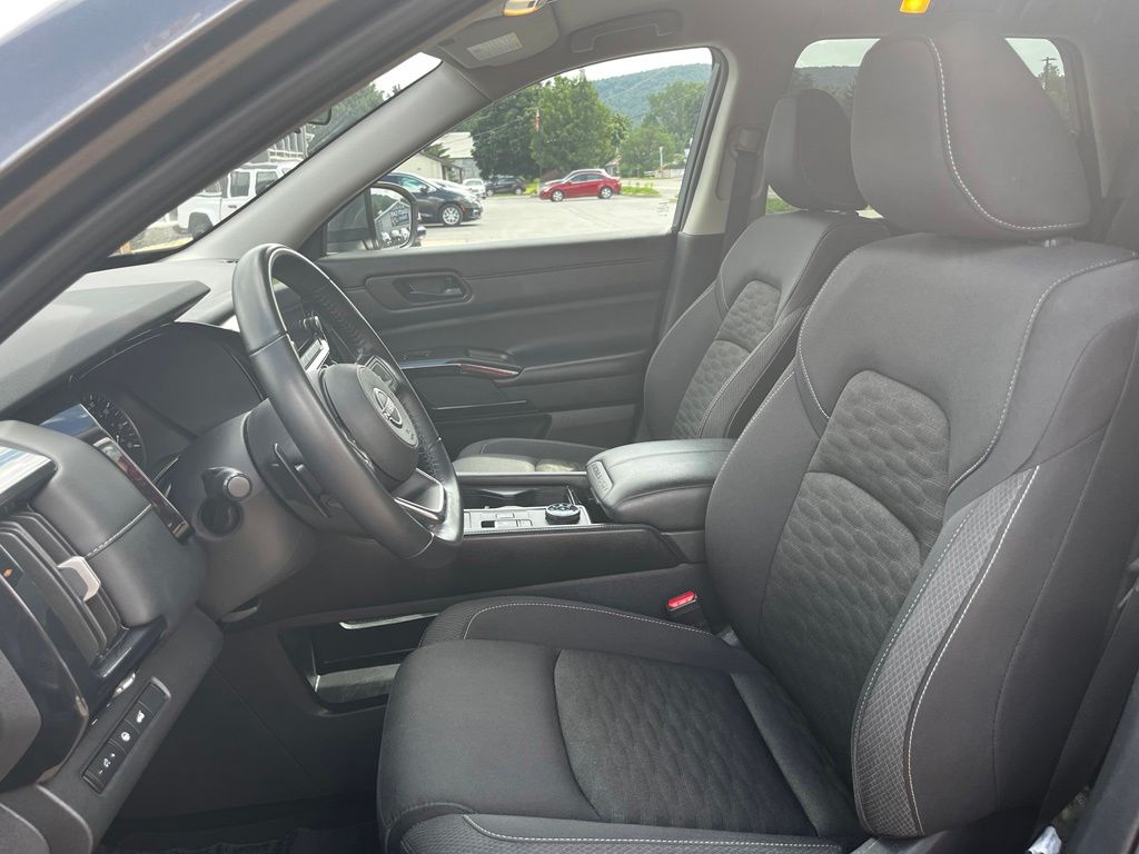 2025 Nissan Pathfinder SV - Photo 9
