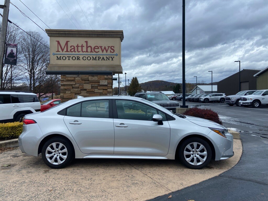 2025 Toyota Corolla LE photo 4