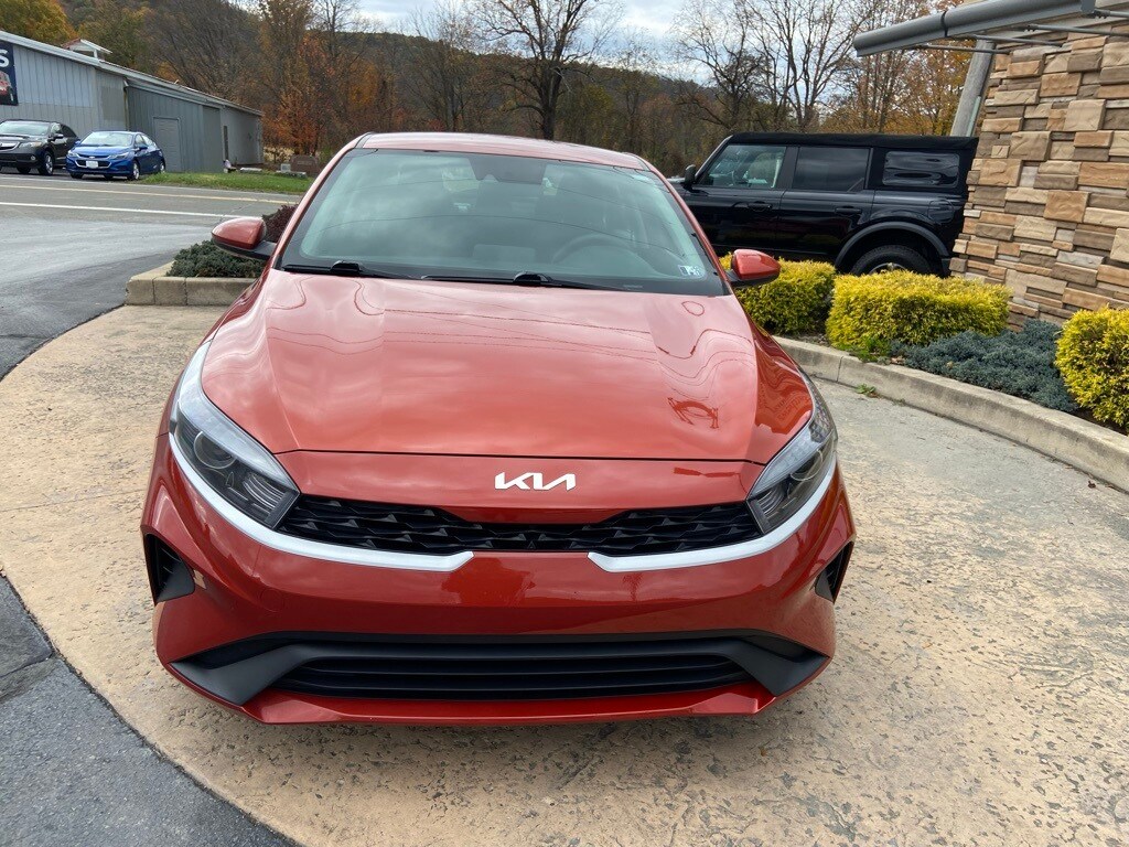 2023 Kia Forte LXS photo 2