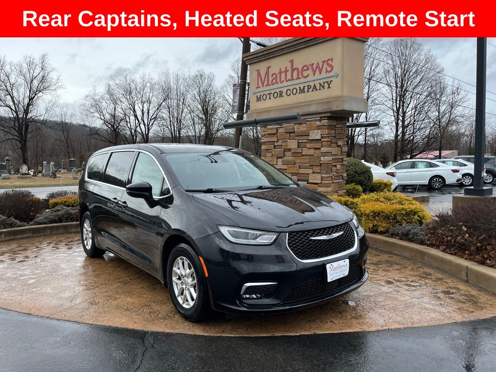 2023 Chrysler Pacifica Touring L's photo