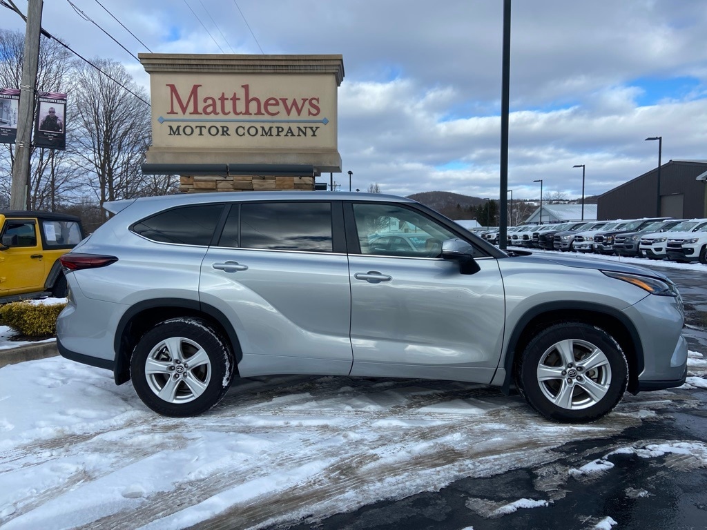 Used 2024 Toyota Highlander LE SUV