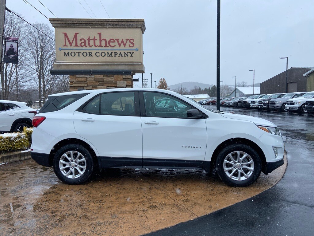 2020 Chevrolet Equinox LS photo 3