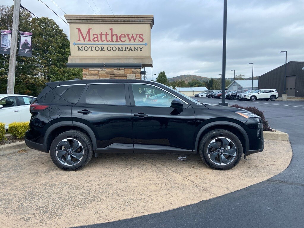 2024 Nissan Rogue SV photo 3