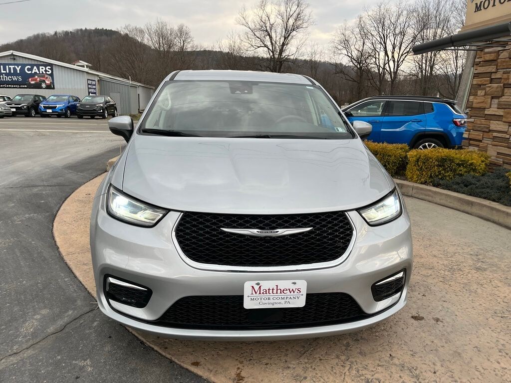 Used 2023 Chrysler Pacifica Touring L Van Passenger Van