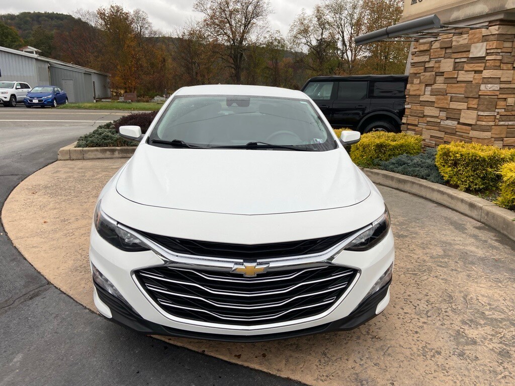 2024 Chevrolet Malibu 1LT photo 2