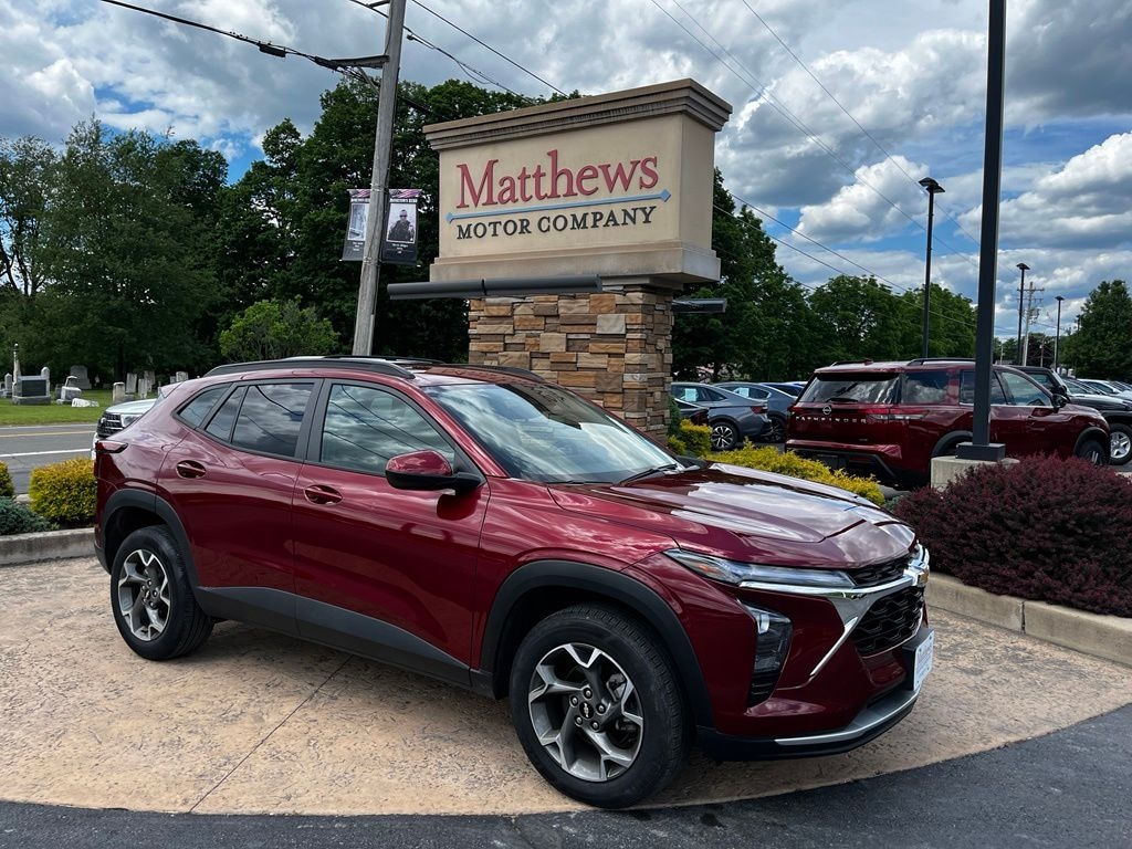 Used 2025 Chevrolet Trax LT SUV