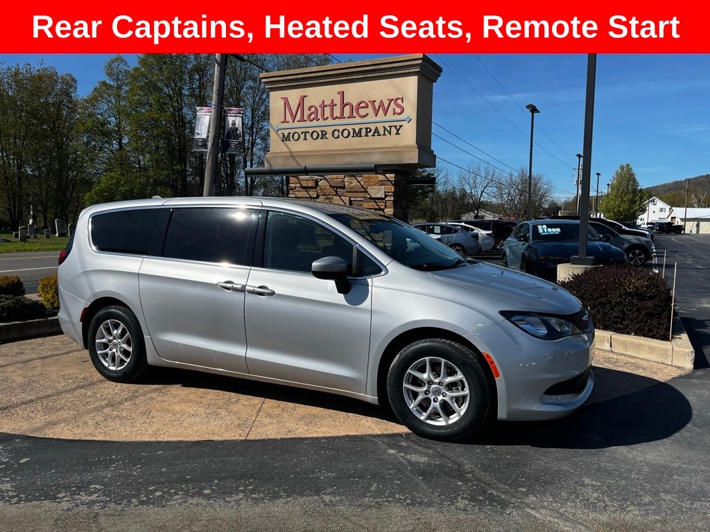 2023 Chrysler Voyager LX's photo