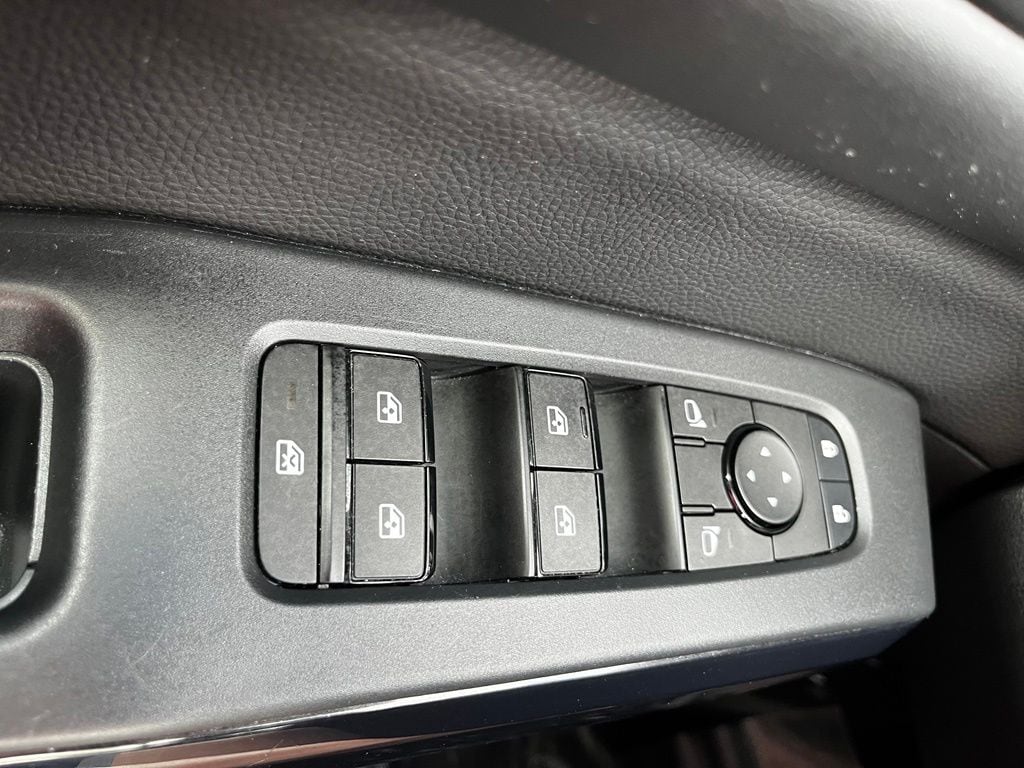 2025 Nissan Pathfinder SV - Photo 22