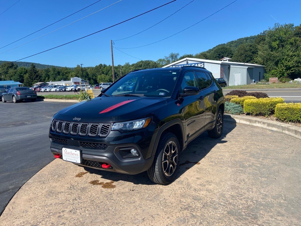 2024 Jeep Compass Trailhawk photo 3