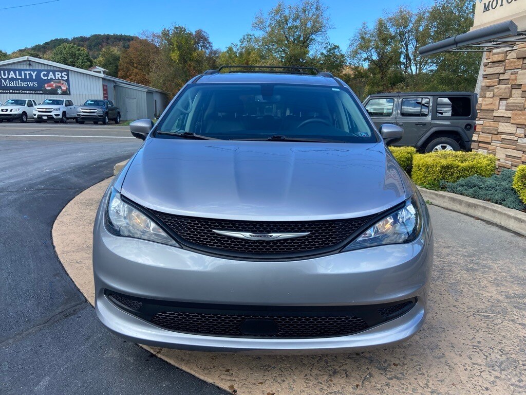 2021 Chrysler Voyager LXi photo 2