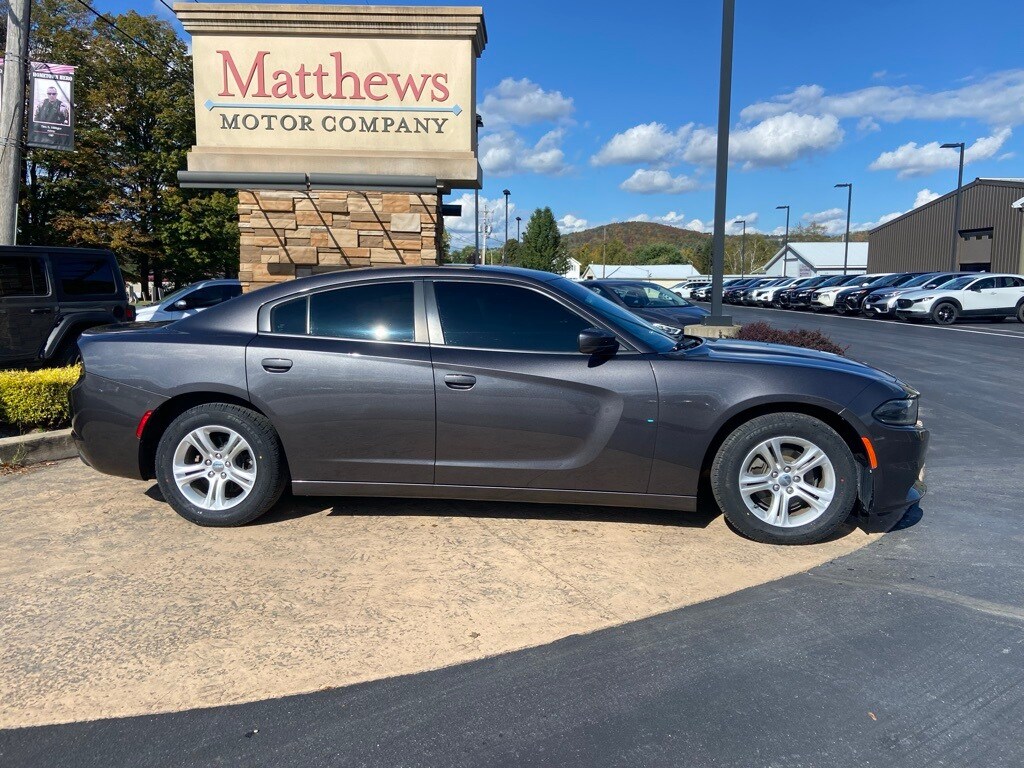 2019 Dodge Charger SXT photo 4