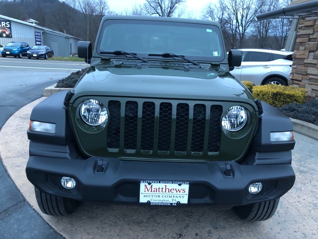 2021 Jeep Gladiator Sport photo 2