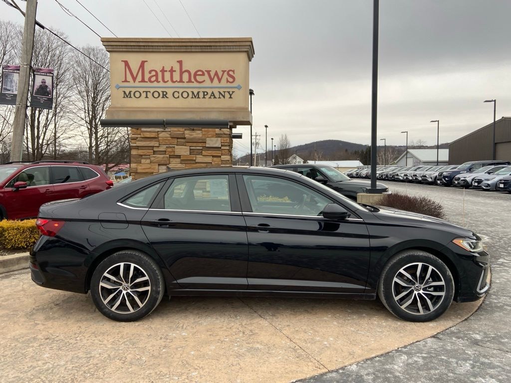 Used 2025 Volkswagen Jetta 1.5T SE Sedan